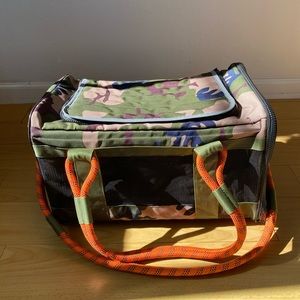 Roverlund pet carrier (new condition)